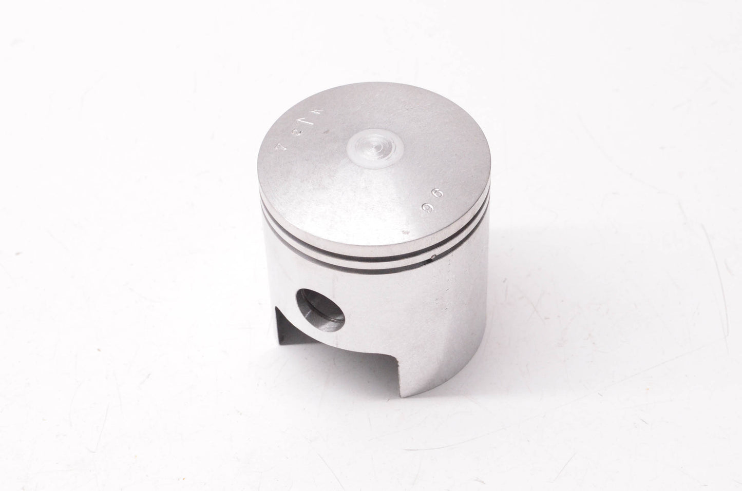 New OEM Yamaha 812-11631-00-96 Piston NOS