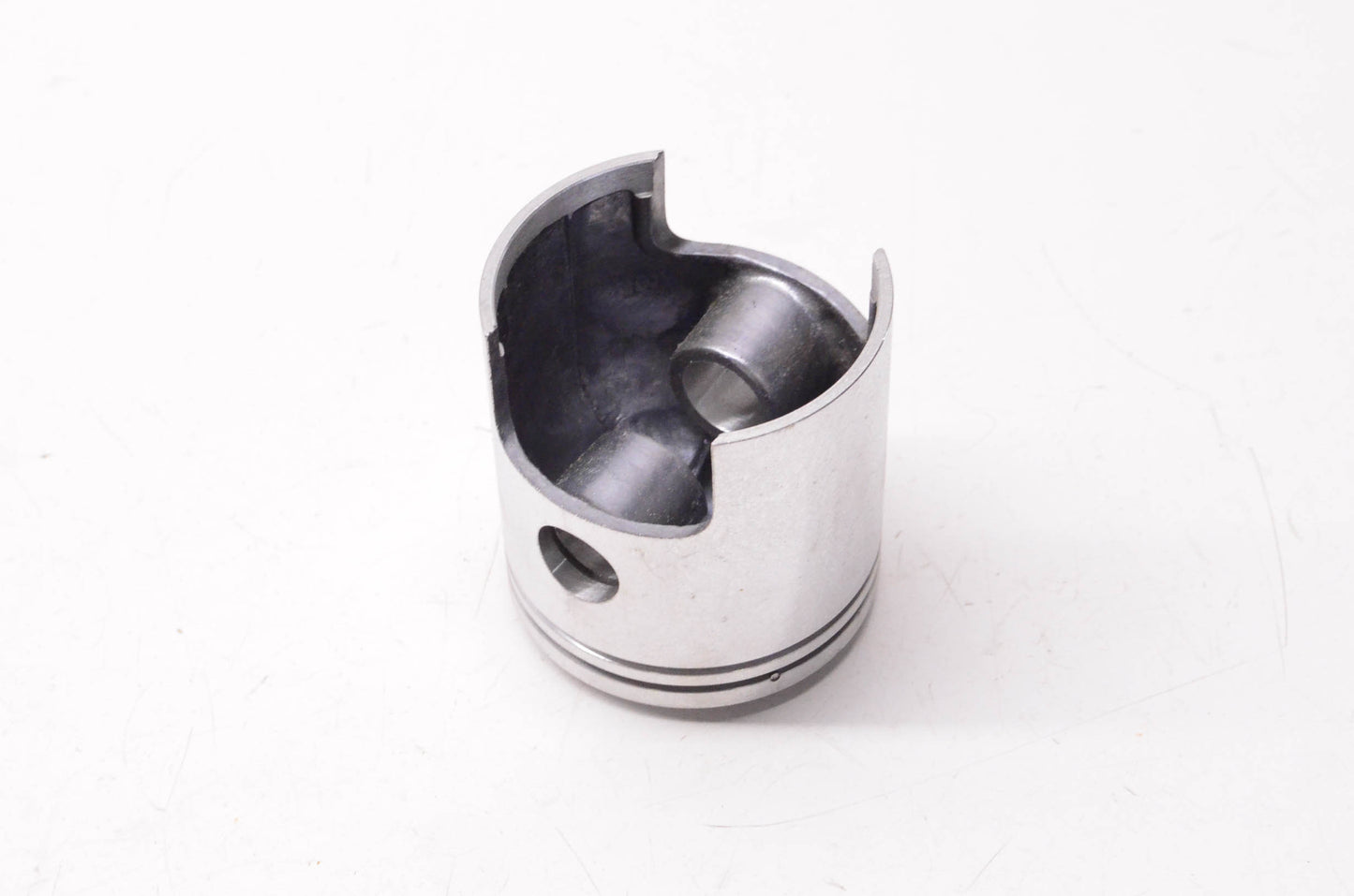 New OEM Yamaha 812-11631-00-96 Piston NOS