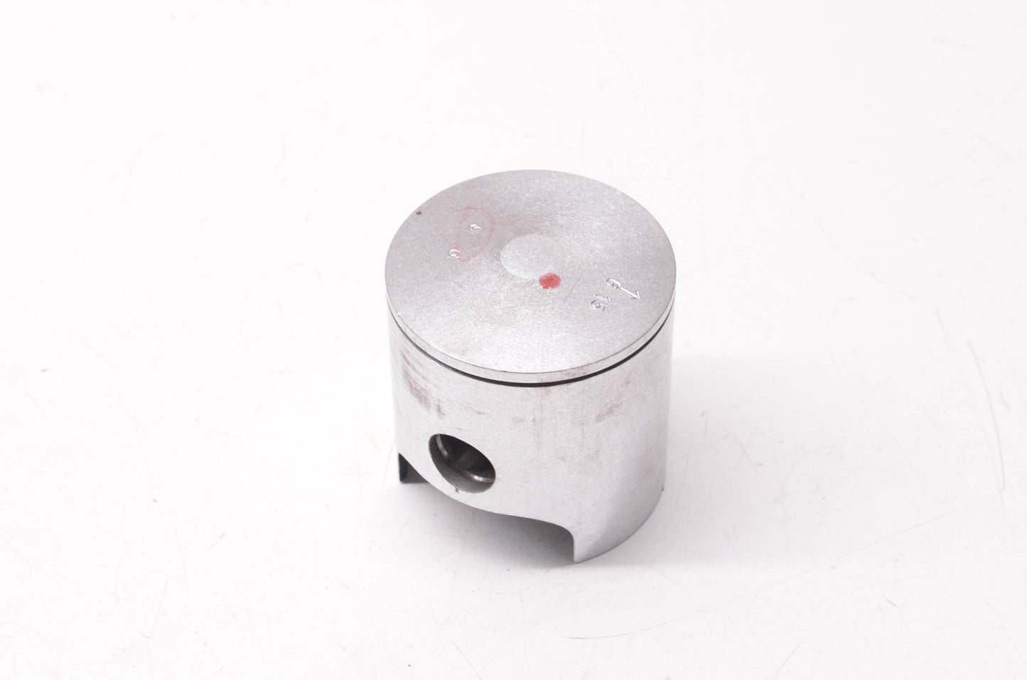 New OEM Yamaha 889-11631-00-96 Piston NOS