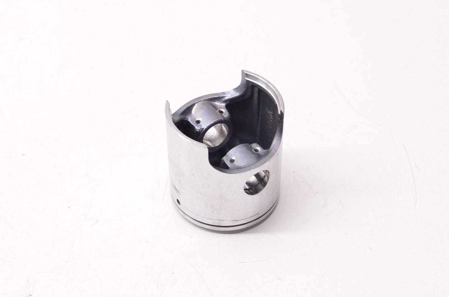 New OEM Yamaha 889-11631-00-96 Piston NOS