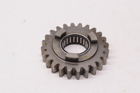 New OEM Yamaha 826-17131-00-00 Third Pinion Gear NOS