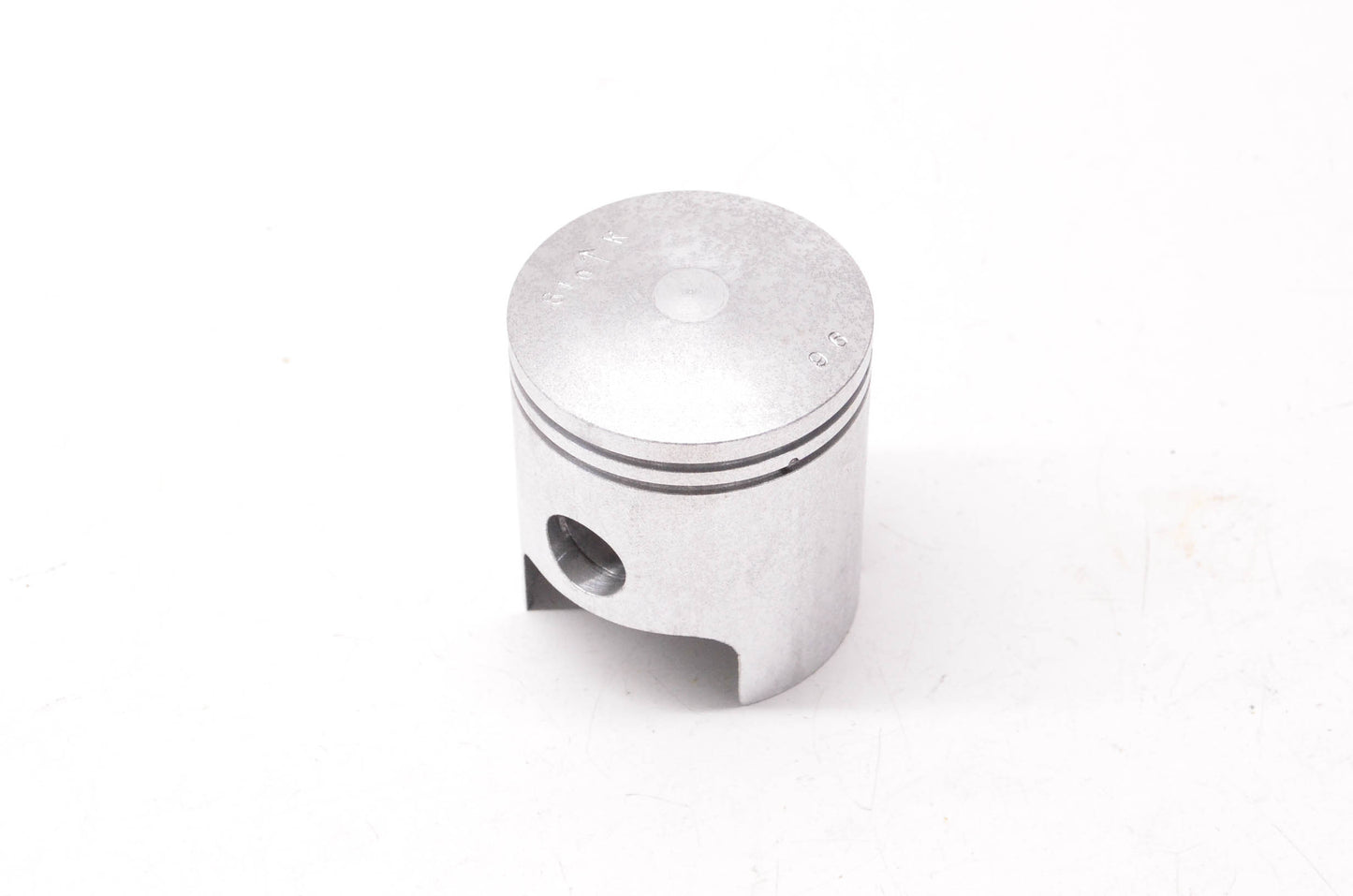 New OEM Yamaha 811-11631-00-96 Piston NOS