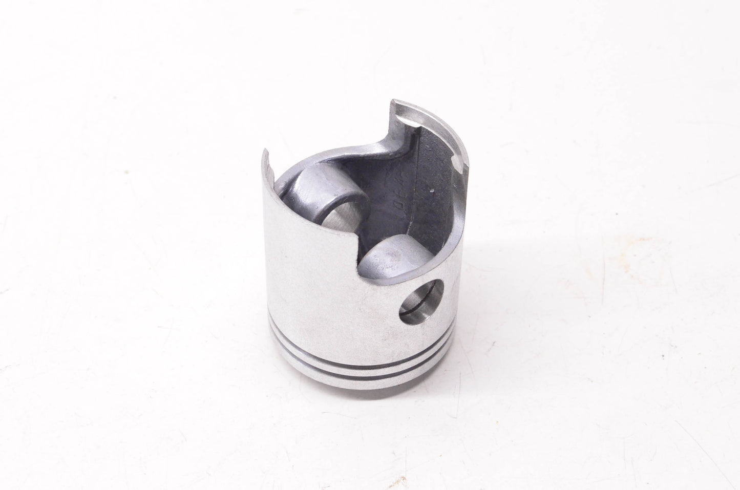 New OEM Yamaha 811-11631-00-96 Piston NOS