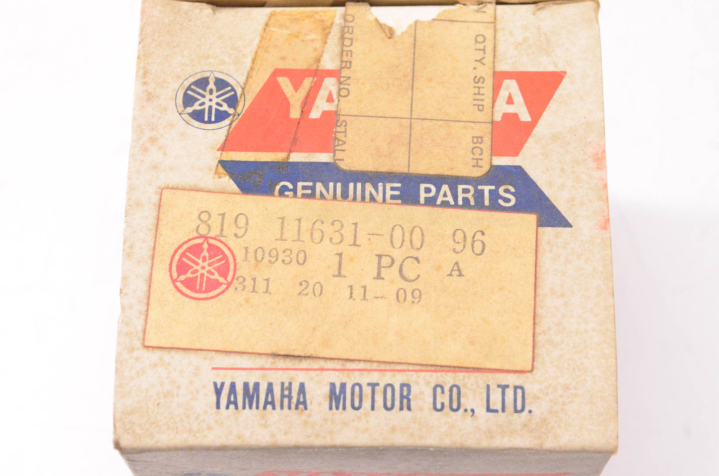 New OEM Yamaha 819-11631-00-96 Piston NOS