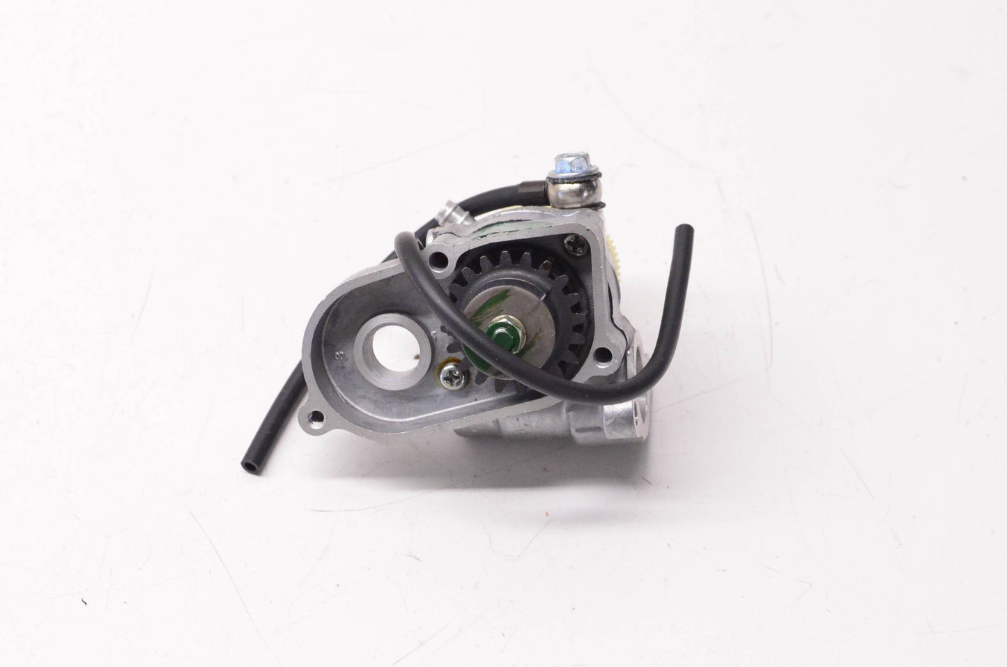 New OEM Yamaha 812-13101-00-00 Oil Pump NOS