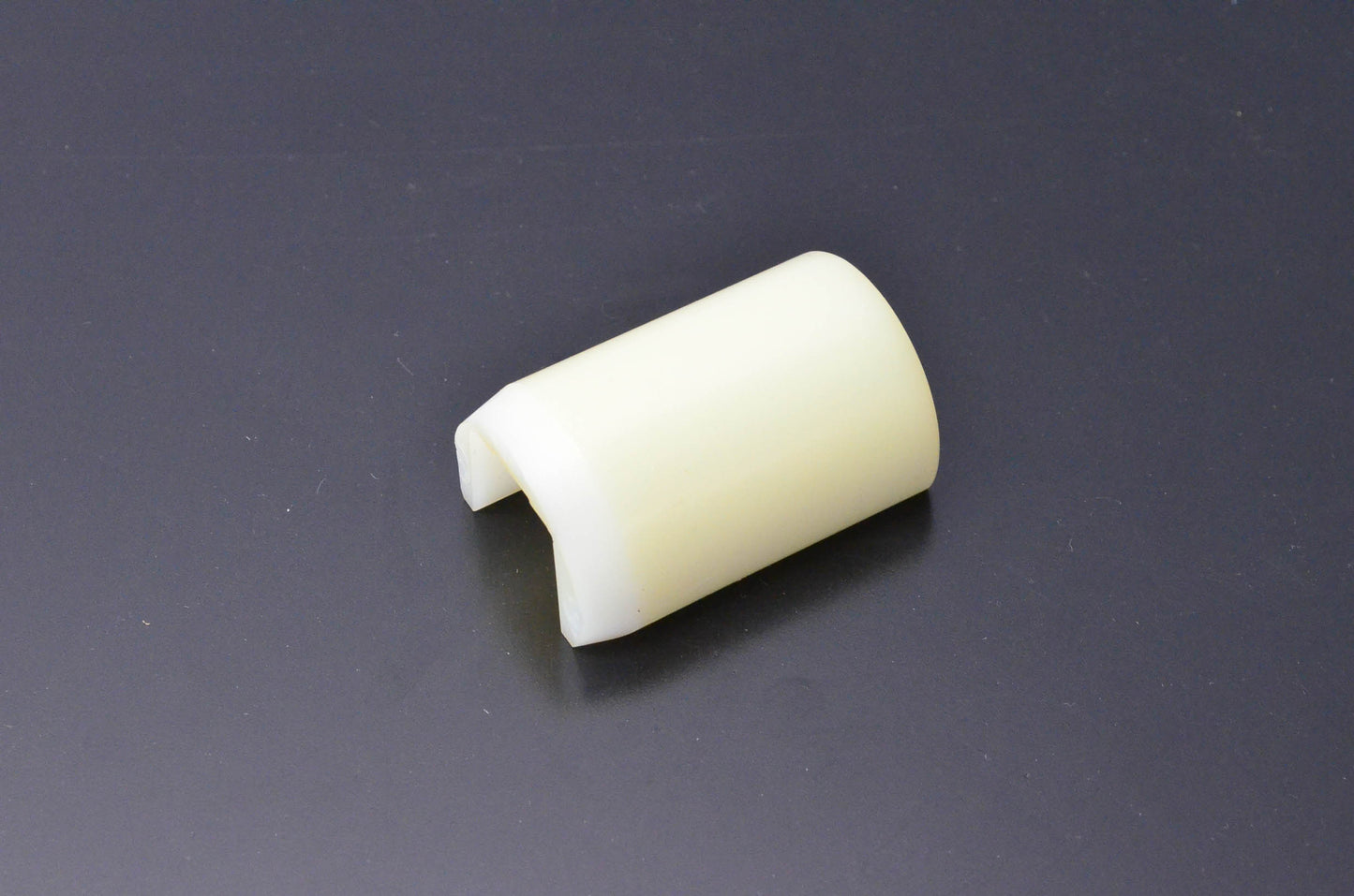 New OEM Yamaha 88R-17653-01-00 Sheave Slider NOS