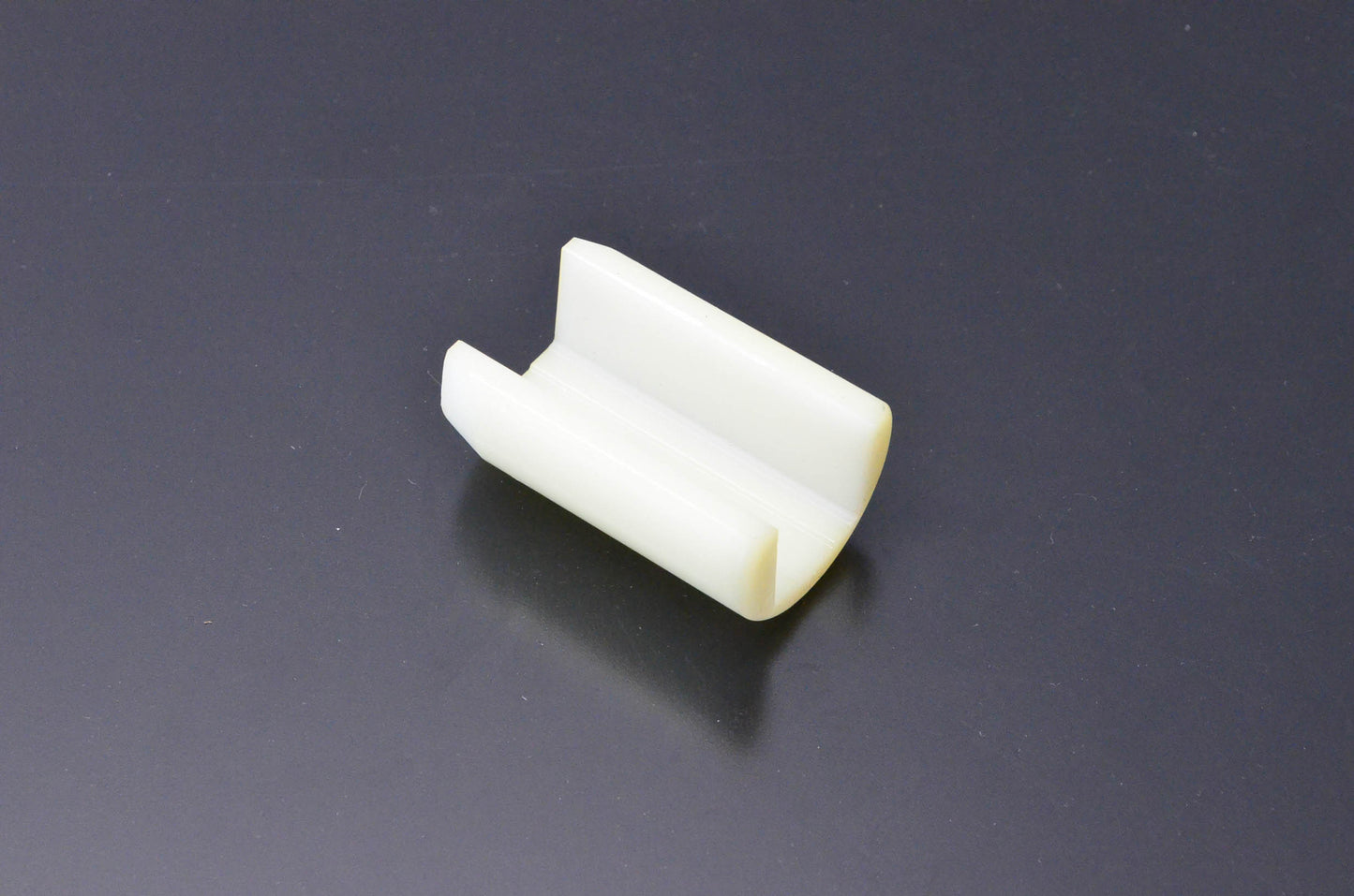 New OEM Yamaha 88R-17653-01-00 Sheave Slider NOS