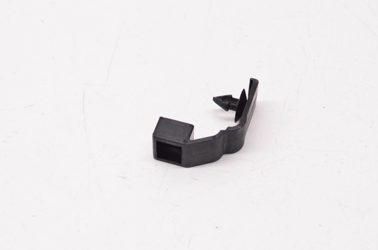 New OEM Yamaha 80V-77223-00-00 Windshield Fastener NOS