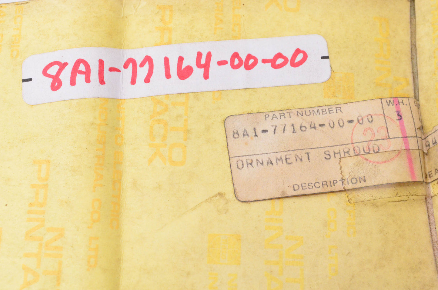 New OEM Yamaha 8A1-77164-00-00 Yamaha 440 Shroud Ornament NOS