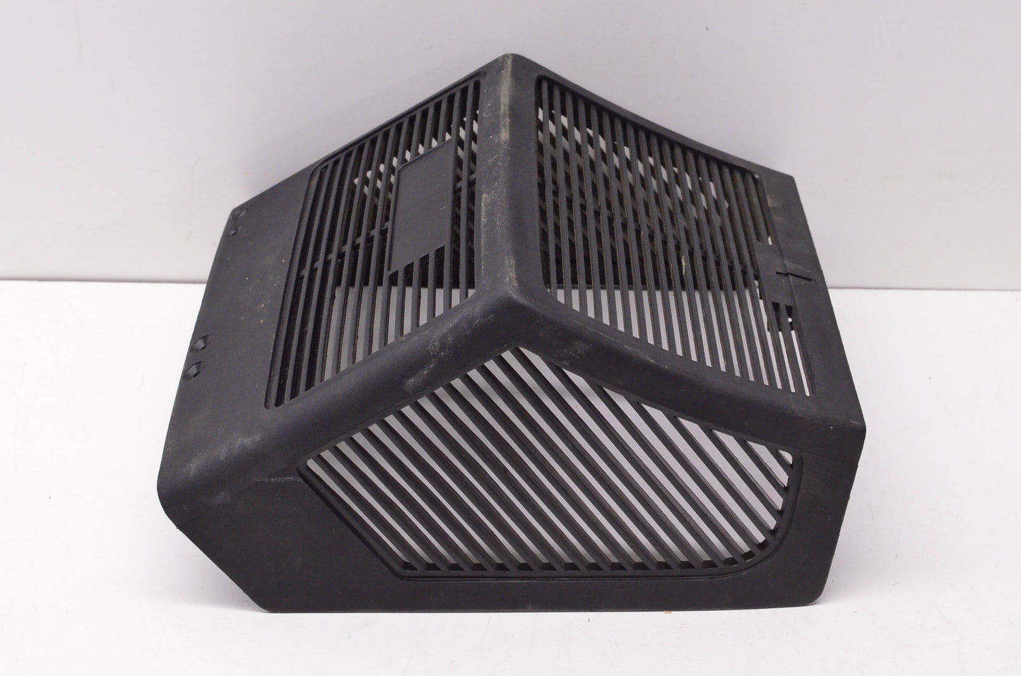 New OEM Yamaha 841-77425-00-00 Engine Cowl Lid NOS