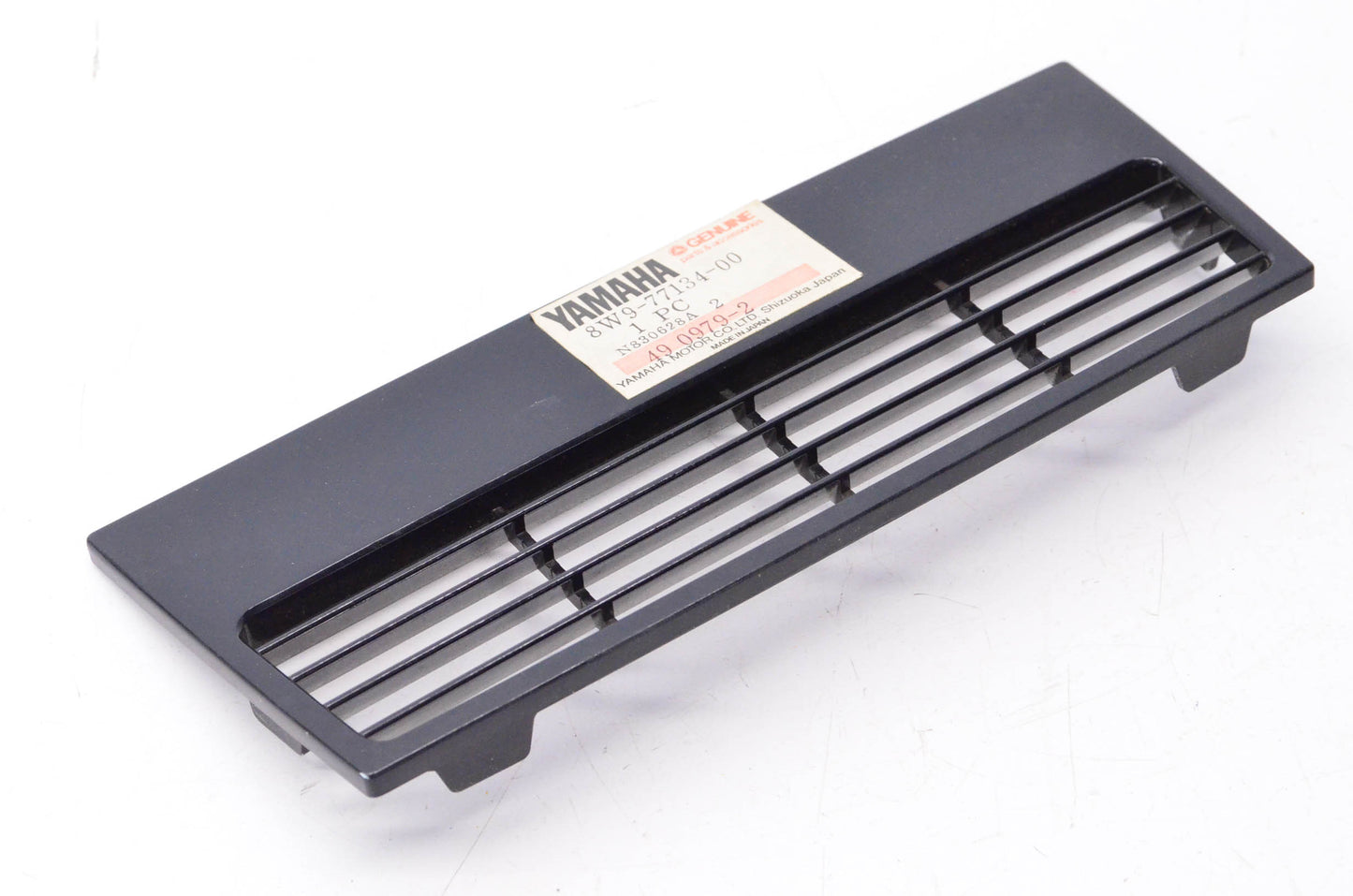 New OEM Yamaha 8W9-77134-00-00 Engine Shroud Louver NOS