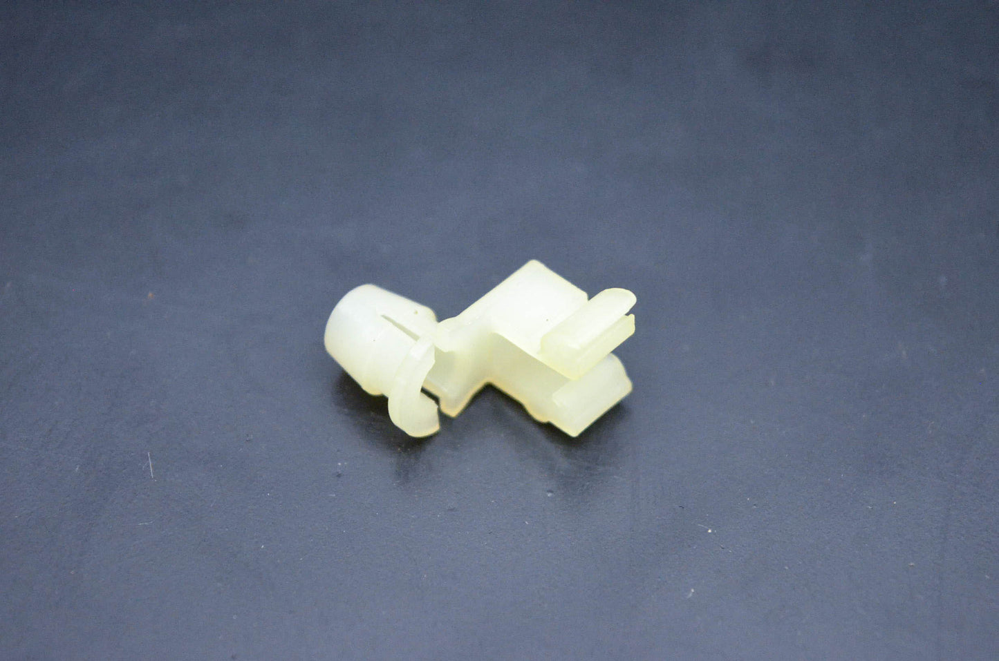 New OEM Suzuki 16764-65010 Oil Pump Control Rod Holder NOS