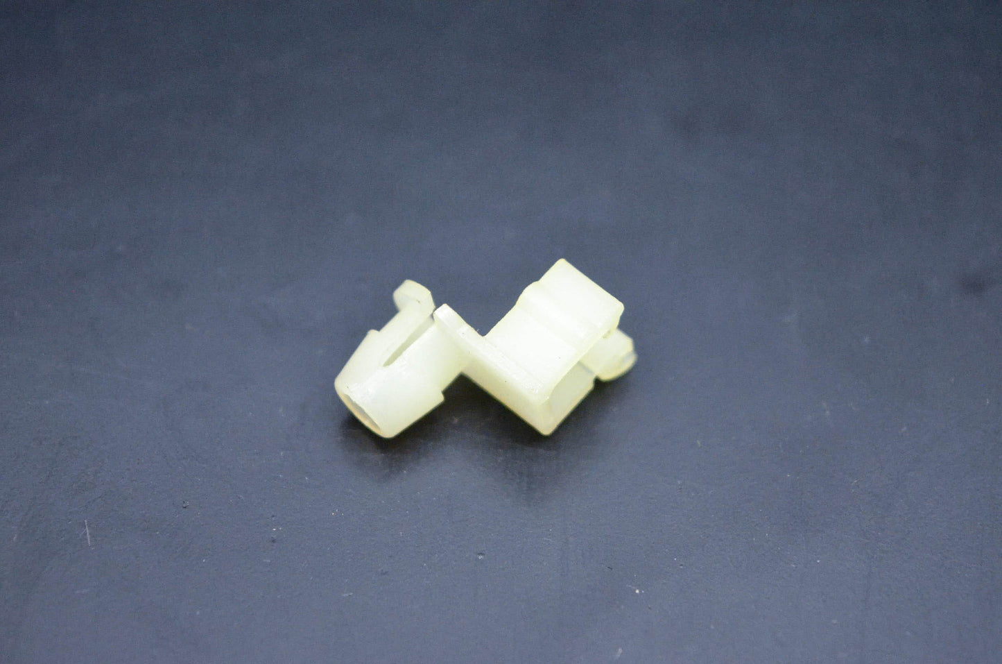 New OEM Suzuki 16764-65010 Oil Pump Control Rod Holder NOS