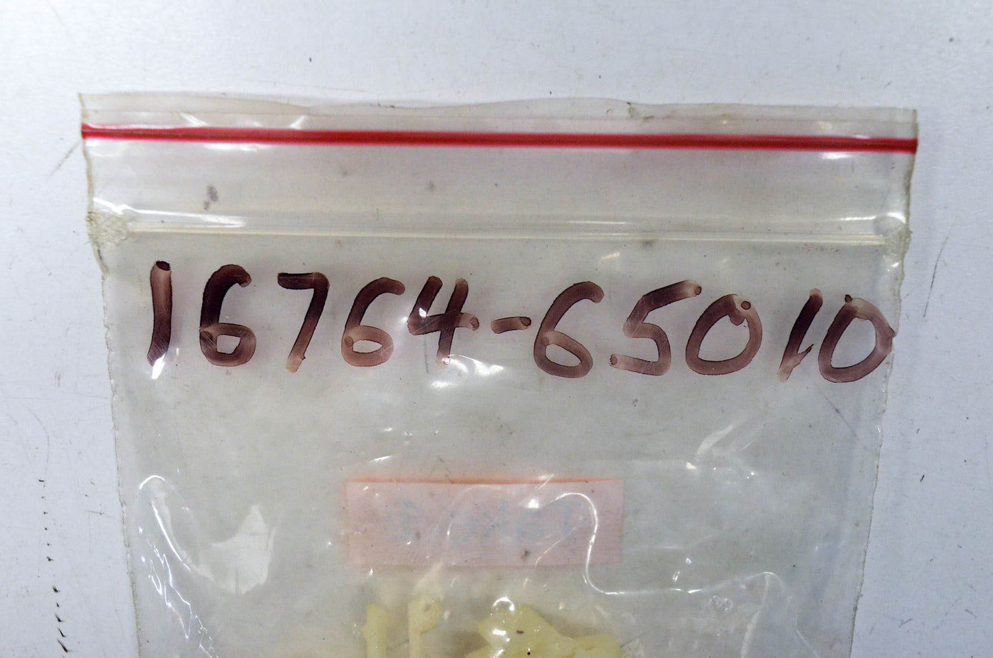 New OEM Suzuki 16764-65010 Oil Pump Control Rod Holder NOS