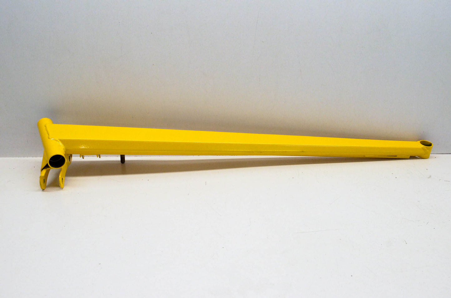Aftermarket 505070193 Righthand Trailing Arm Yellow NOS