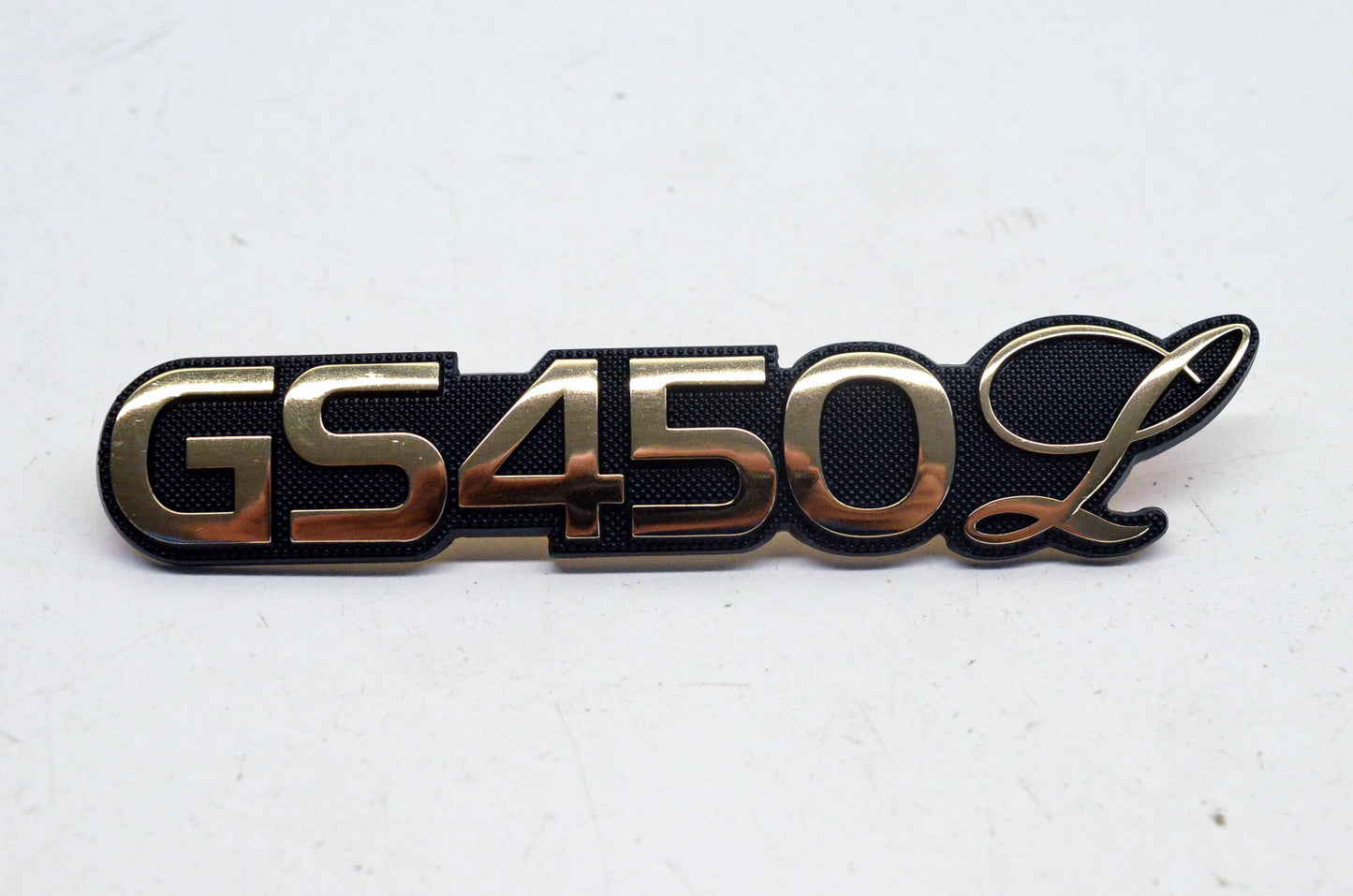 New OEM Suzuki 68131-44240 GS450L Emblem NOS