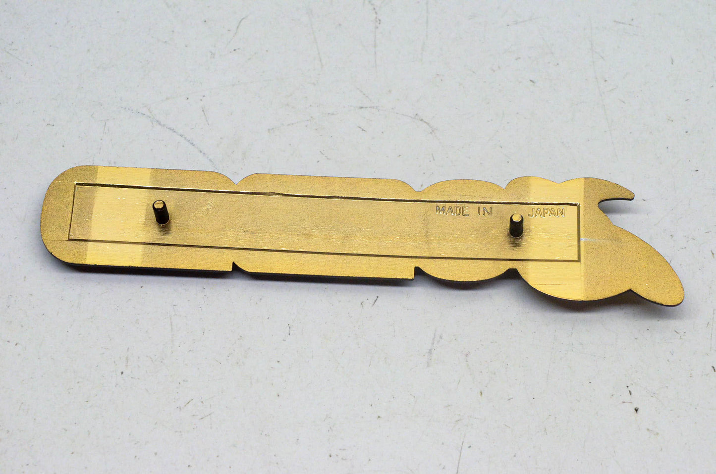 New OEM Suzuki 68131-45330 GS850L Gold Emblem NOS