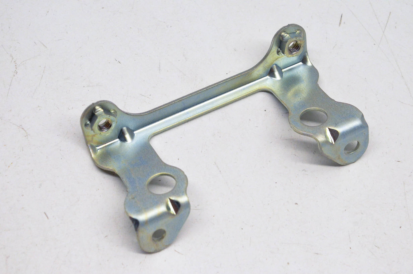 New OEM Yamaha 3B4-28332-00-00 Leg Shield Stay Bracket NOS