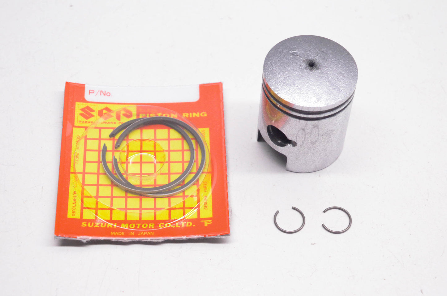 New OEM Suzuki 12100-92820 Piston Kit NOS