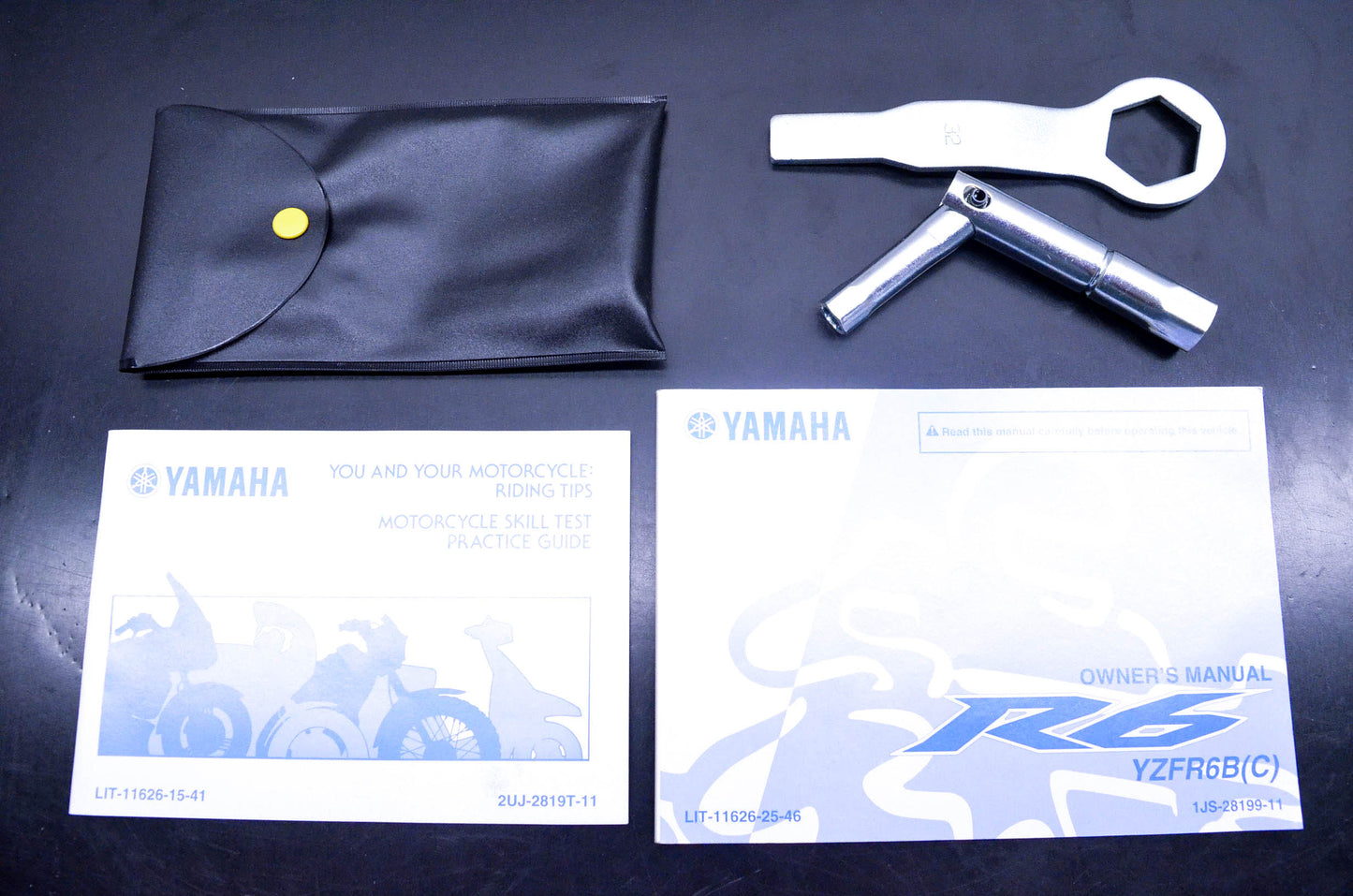 New OEM Yamaha LIT-11626-25-46 R6 YZFR6Bc Owner's Manuals & Tool Kit NOS