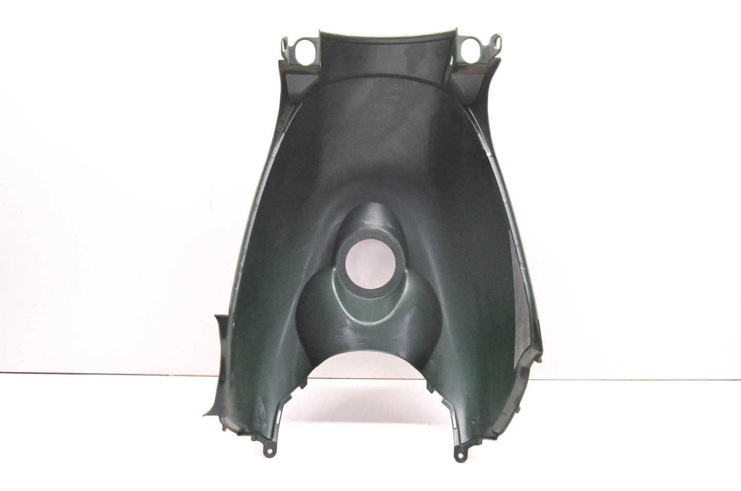 New OEM Yamaha 5KM-2171A-10-00 Center Tank Fender NOS