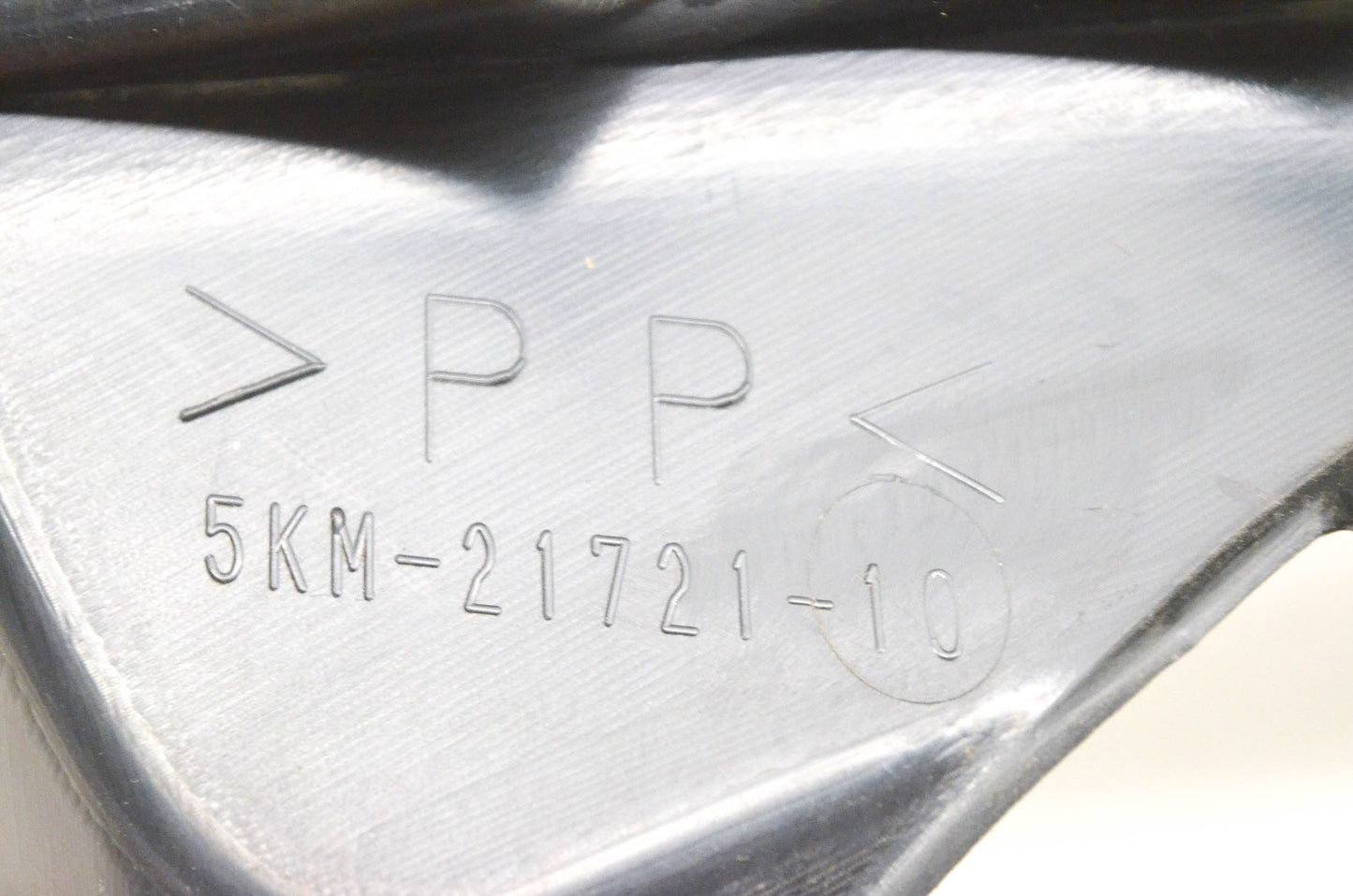 New OEM Yamaha 5KM-21721-10-00 Black Side Cover #2 NOS
