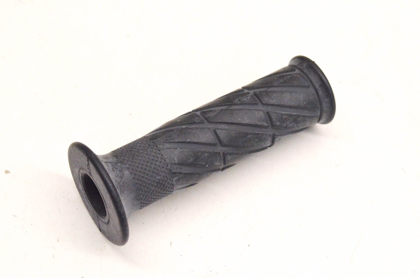 New OEM Yamaha 4FM-26241-01-00 Handlebar Grip NOS