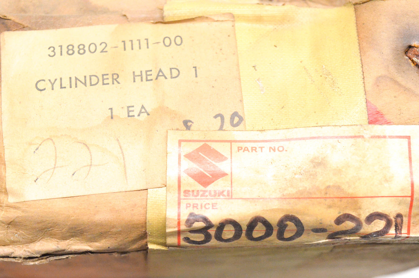 New OEM Kawasaki 318802-1111-00, 3000-221 Cylinder Head NOS