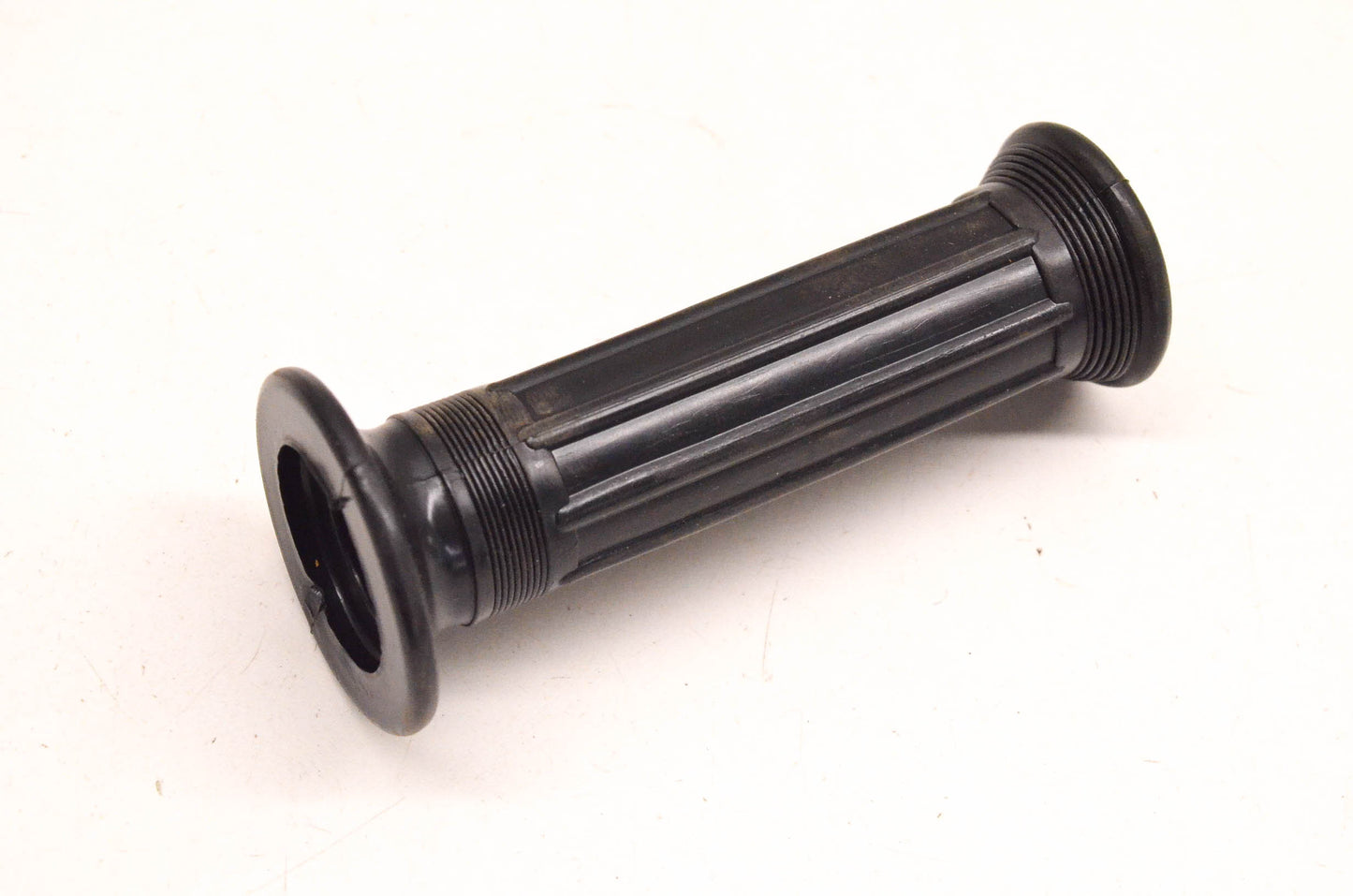 New OEM Yamaha 2N3-26242-00-00 Righthand Handlebar Grip NOS