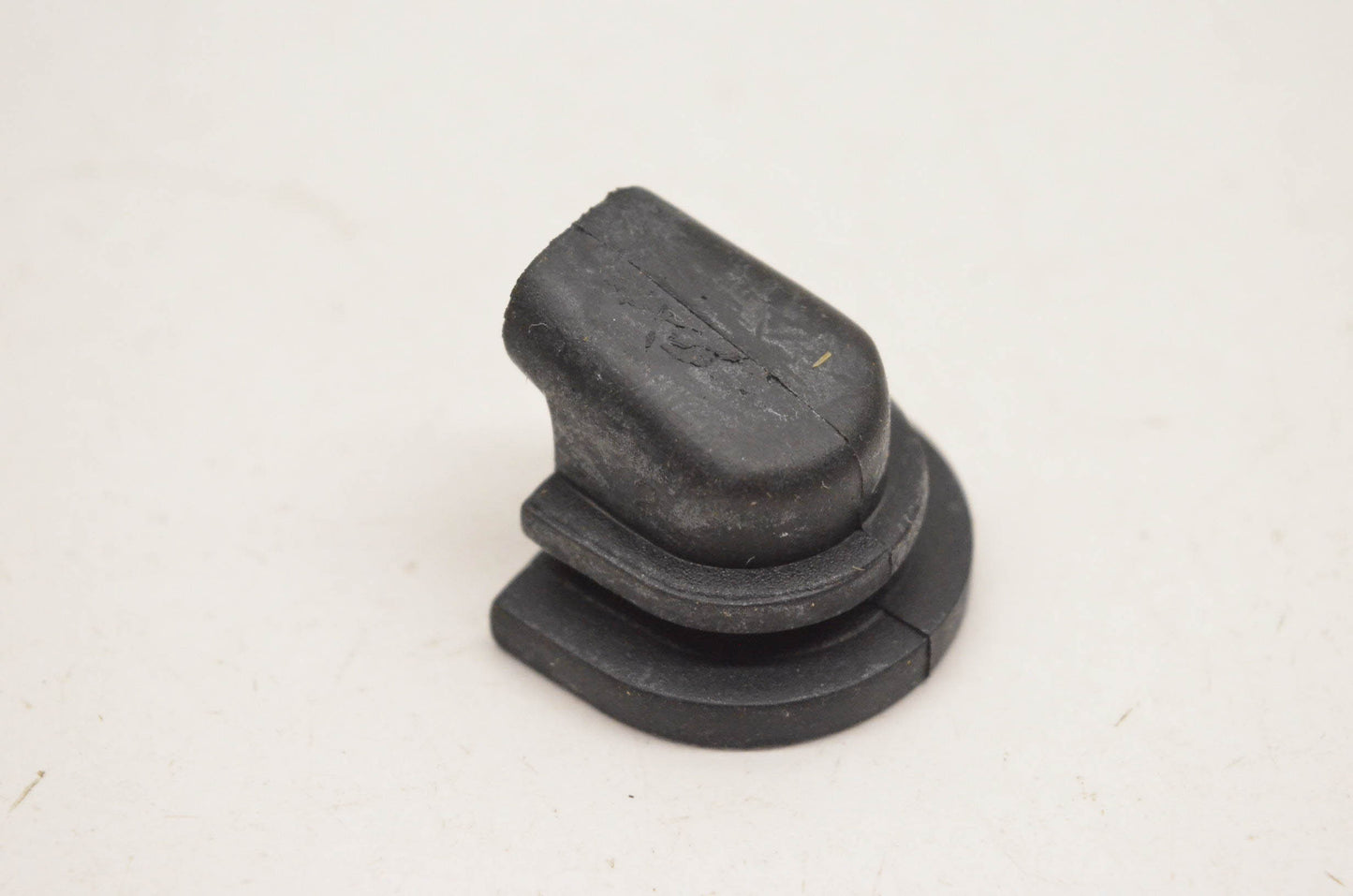 New OEM Yamaha 90480-15312-00-00 Grommet NOS