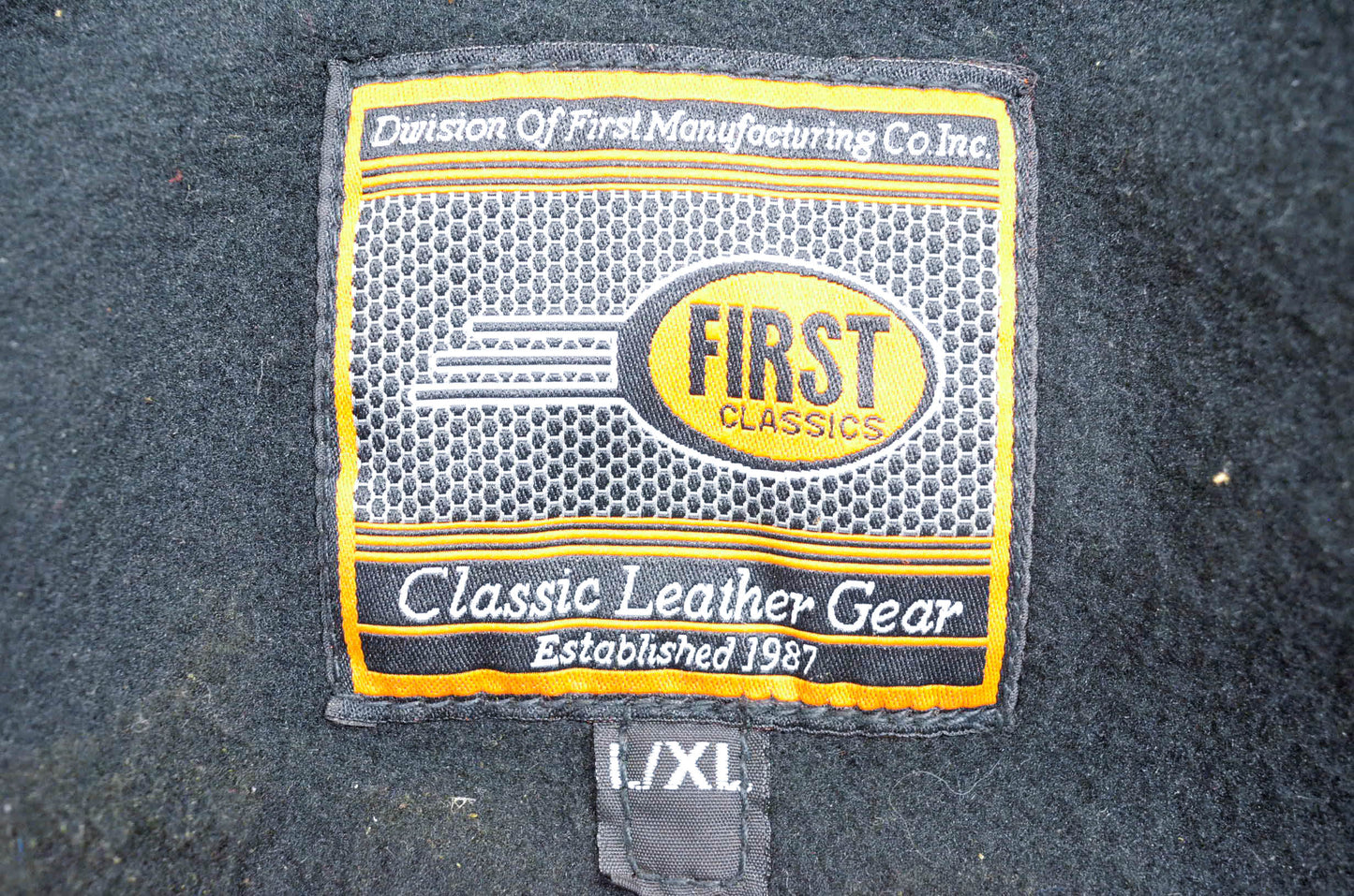 First Classics FINWRMGL L/XL Leather Neck And Chest Warmer NOS