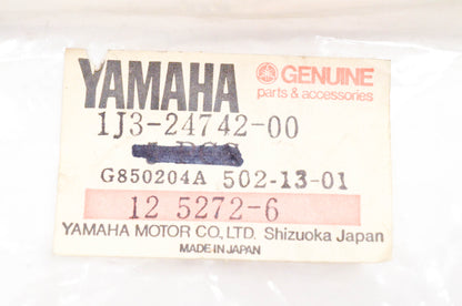 New OEM Yamaha 1J3-24742-00-00 Grommet NOS