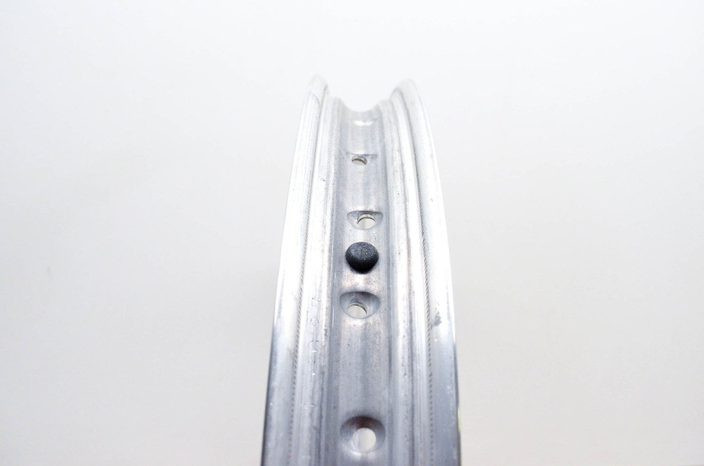 New OEM Kawasaki 41025-1330-WA Silver Front Rim 1.60x21 NOS