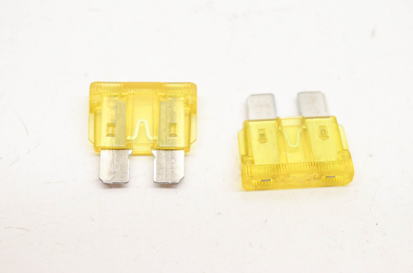 New OEM Yamaha 2GV-82151-00-00 20amp Fuses Qty 2 NOS