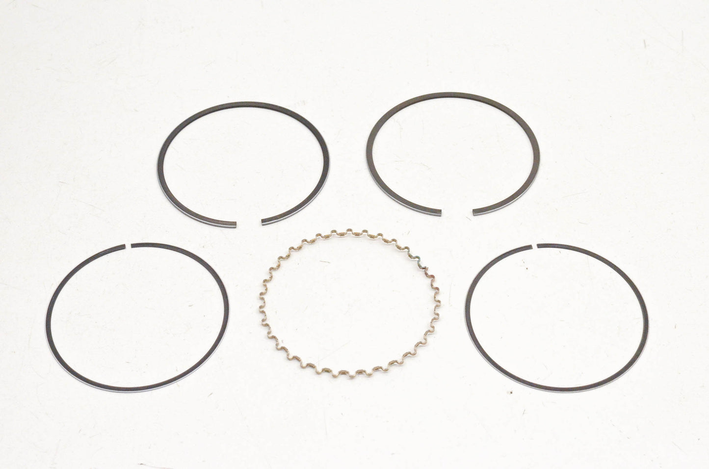New OEM Yamaha 583-11610-01-00 Piston Ring Kit Std NOS