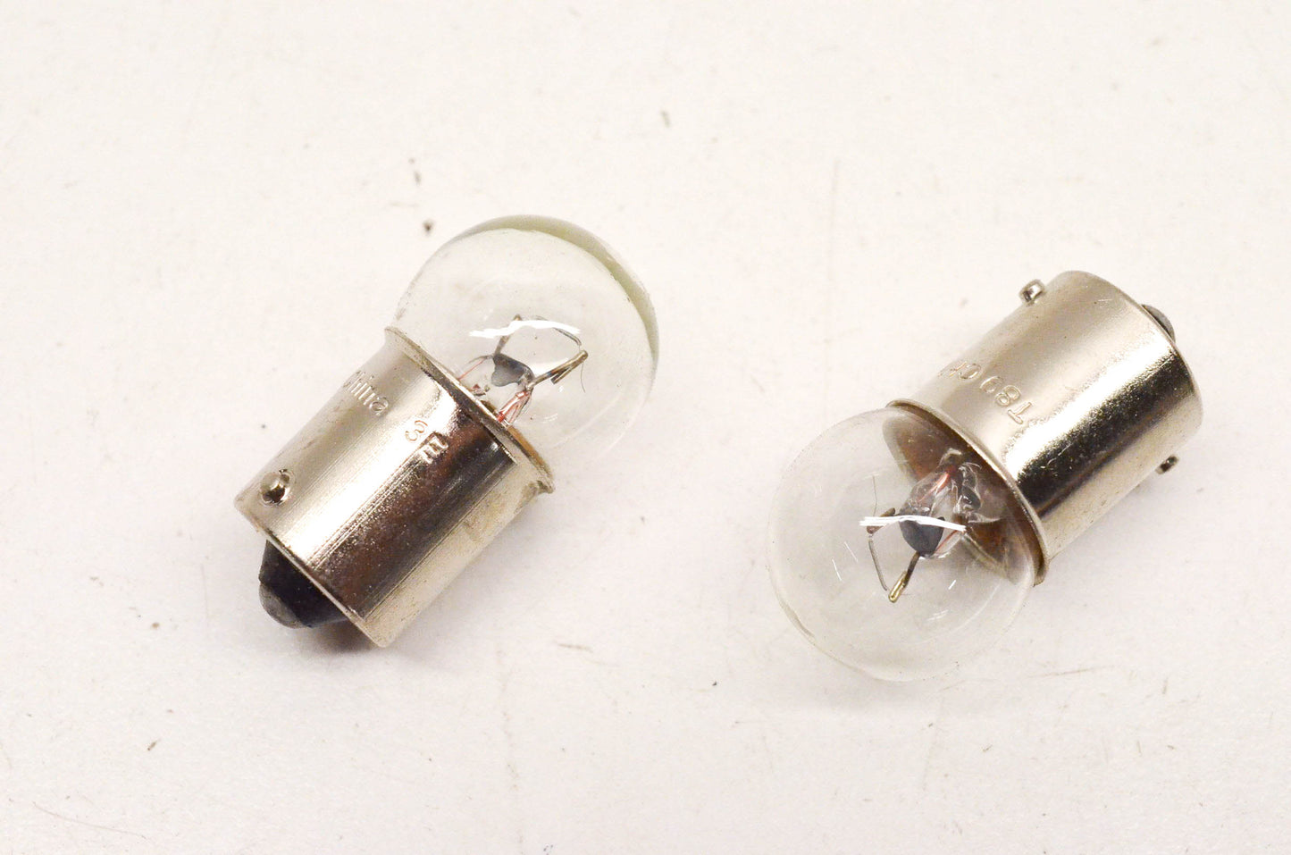 New OEM Yamaha 3GD-84714-00-XX Candlepower 12V Headlamp Bulbs Qty 2 NOS