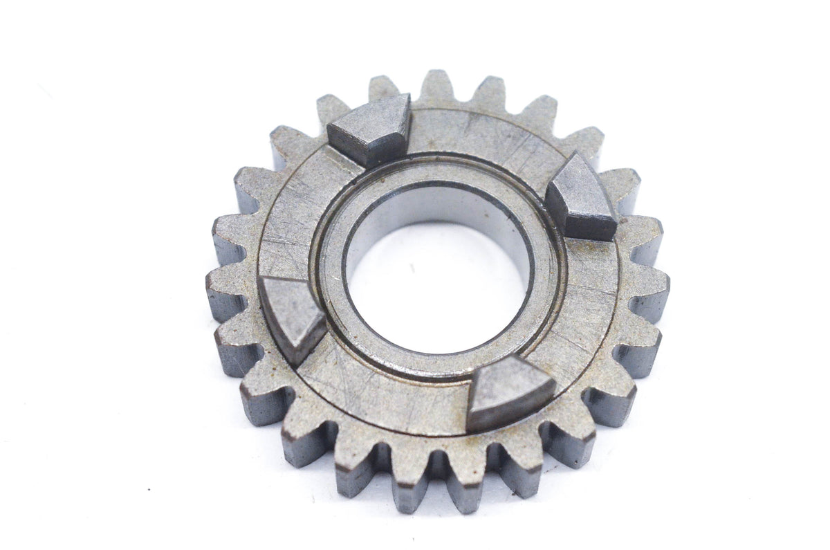 New OEM Suzuki 24241-28001 4th Drive Gear NOS