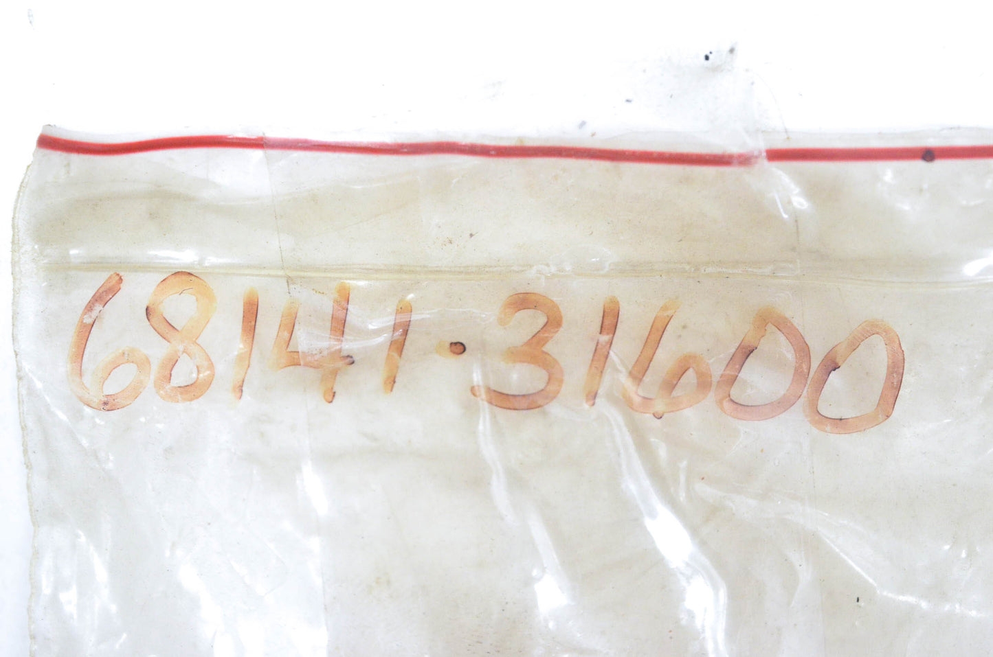 New OEM Suzuki 68141-31600 GT750 Emblem NOS