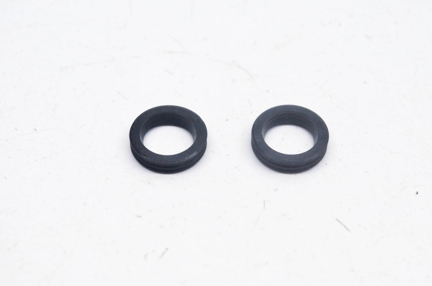 New OEM Suzuki 09284-10004 Dust Seals Qty 2 NOS