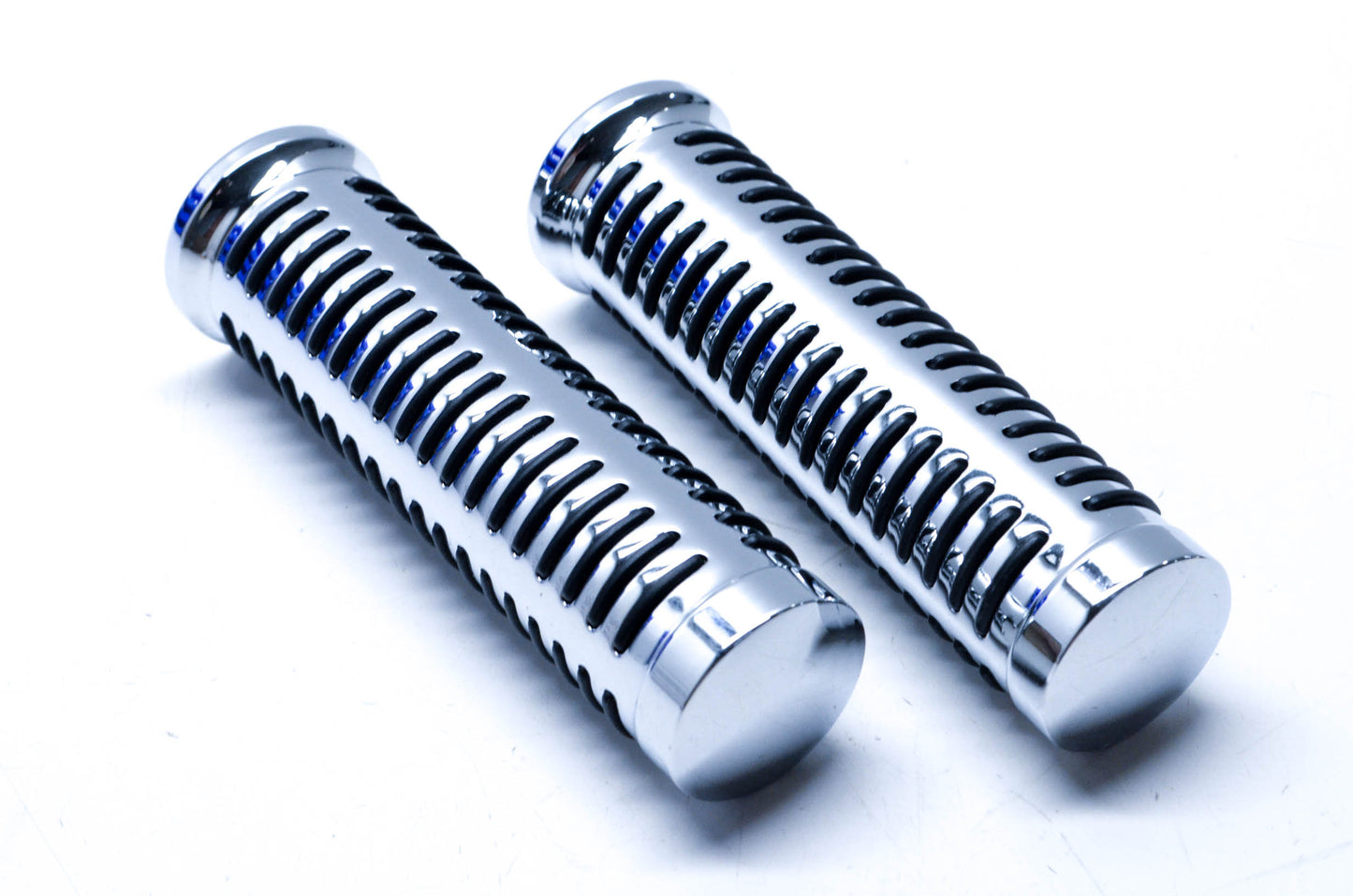 Show Chrome 17-361 Raised Ribbed Grips NOS