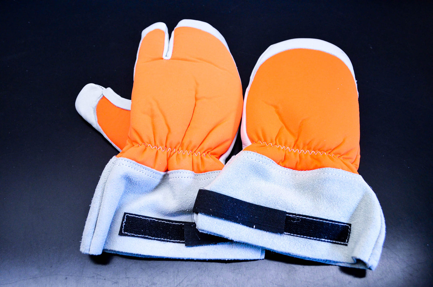 New OEM Stihl 0000-886-1102 Large Chainsaw Protective Gloves NOS