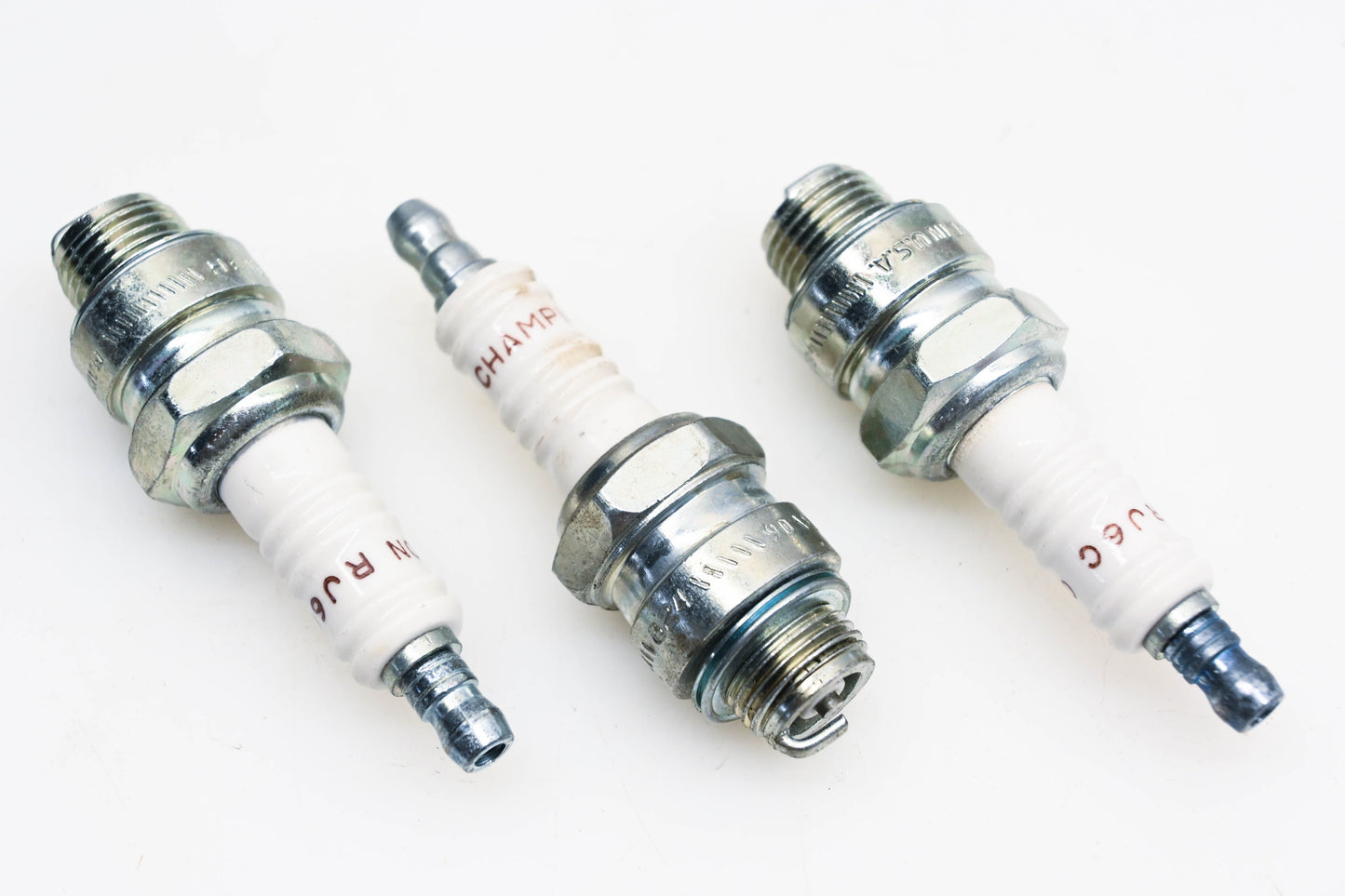 Champion RJ6C Sparkplugs Qty 3 NOS