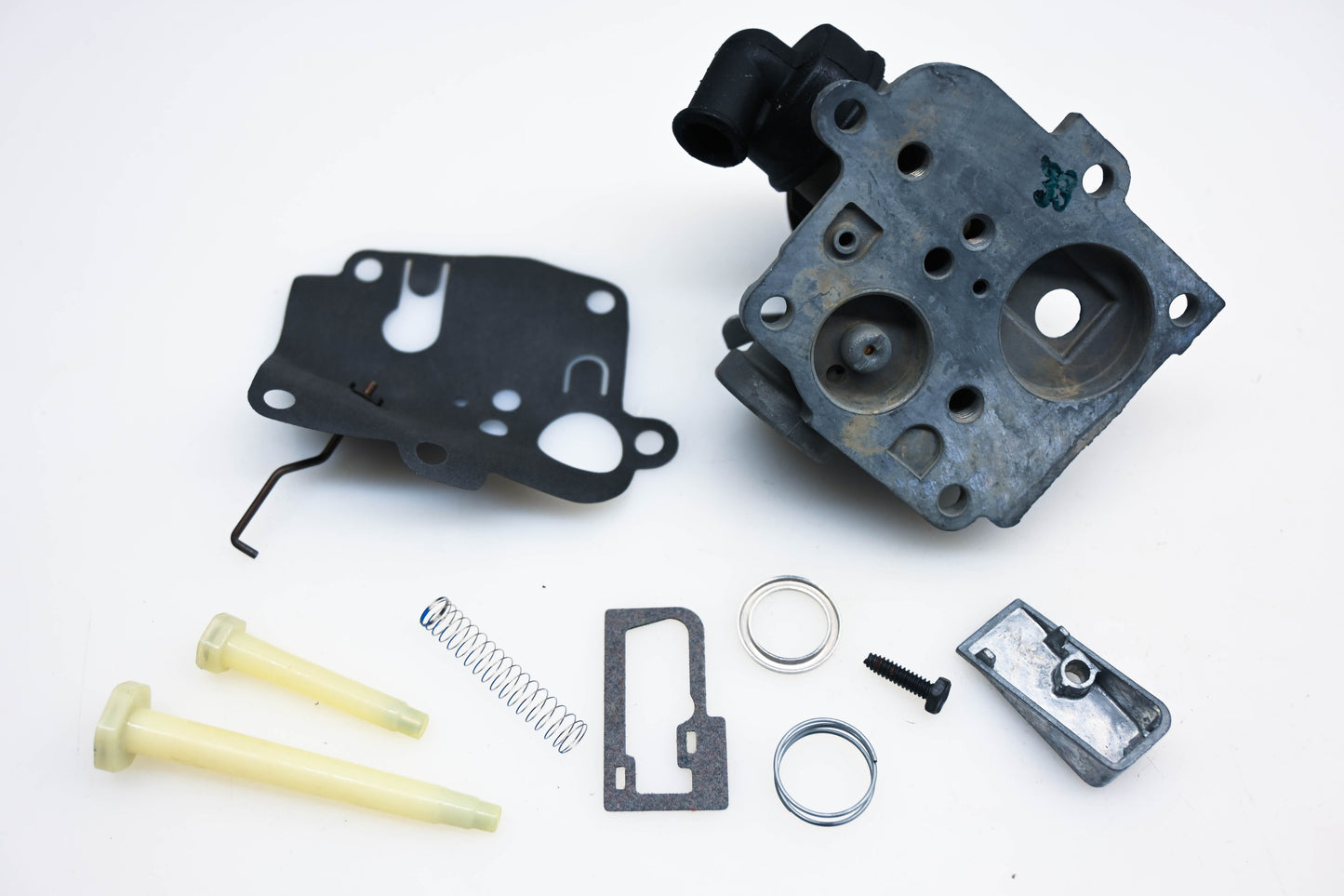 New OEM Briggs & Stratton 395957 Carburetor Kit NOS