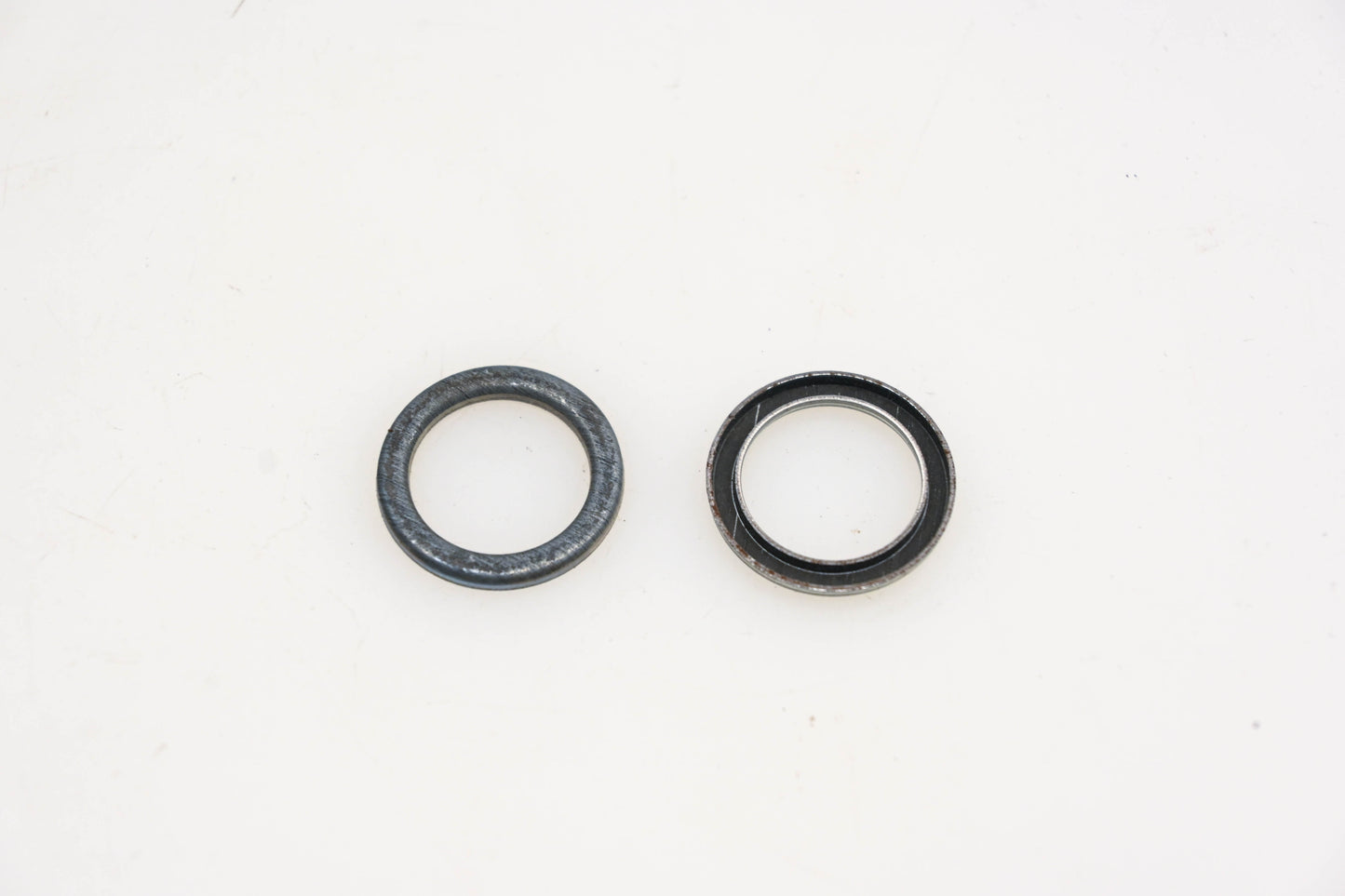 New OEM Briggs & Stratton 221377 Spring Cap Qty 2 NOS