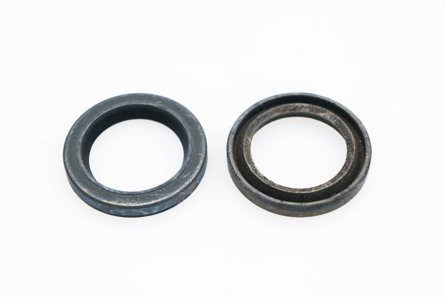 Aftermarket 299819 Oil Seals Qty 2 NOS