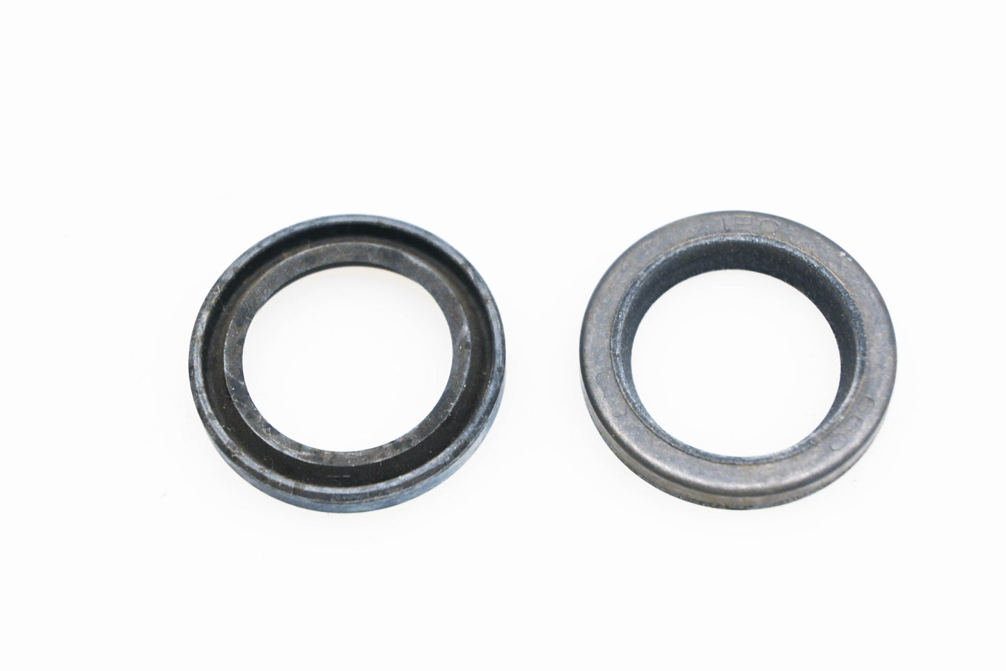 Aftermarket 299819 Oil Seals Qty 2 NOS