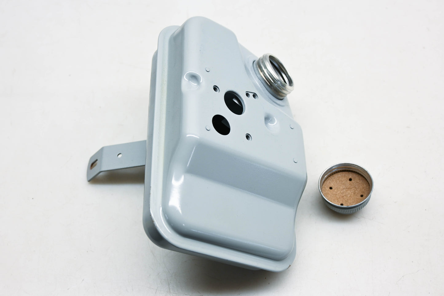 New OEM Briggs & Stratton 399438 Fuel Tank NOS