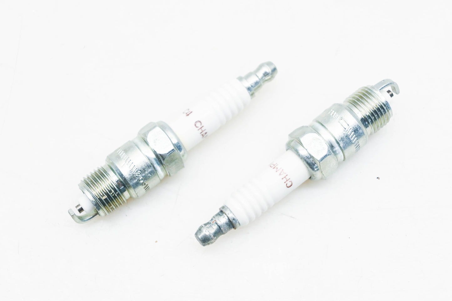 Champion RV15YC4 Spark Plugs Qty 2 NOS