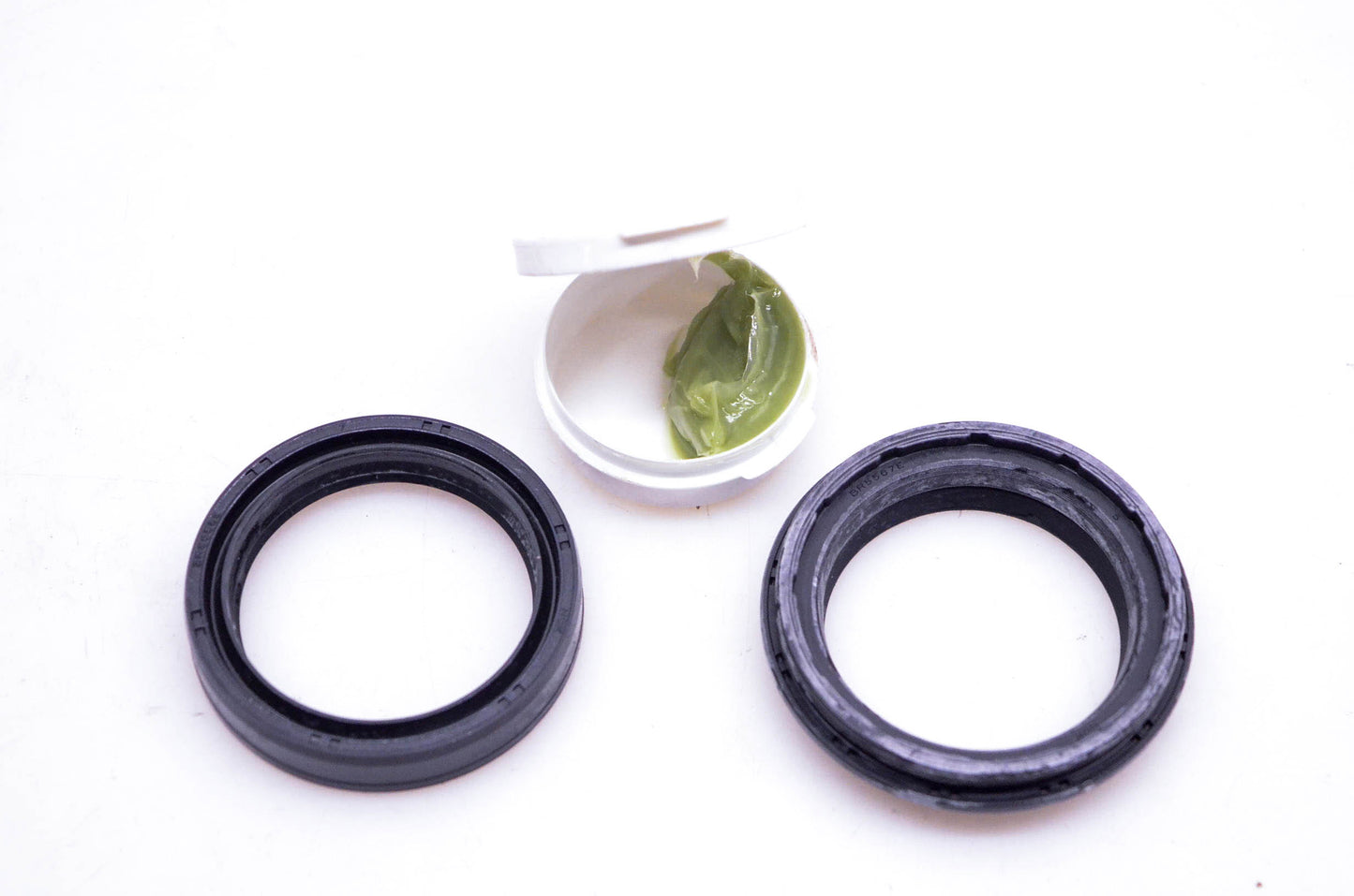 Aprilia 8123975, 04730-01 Single Seal Kit NOS