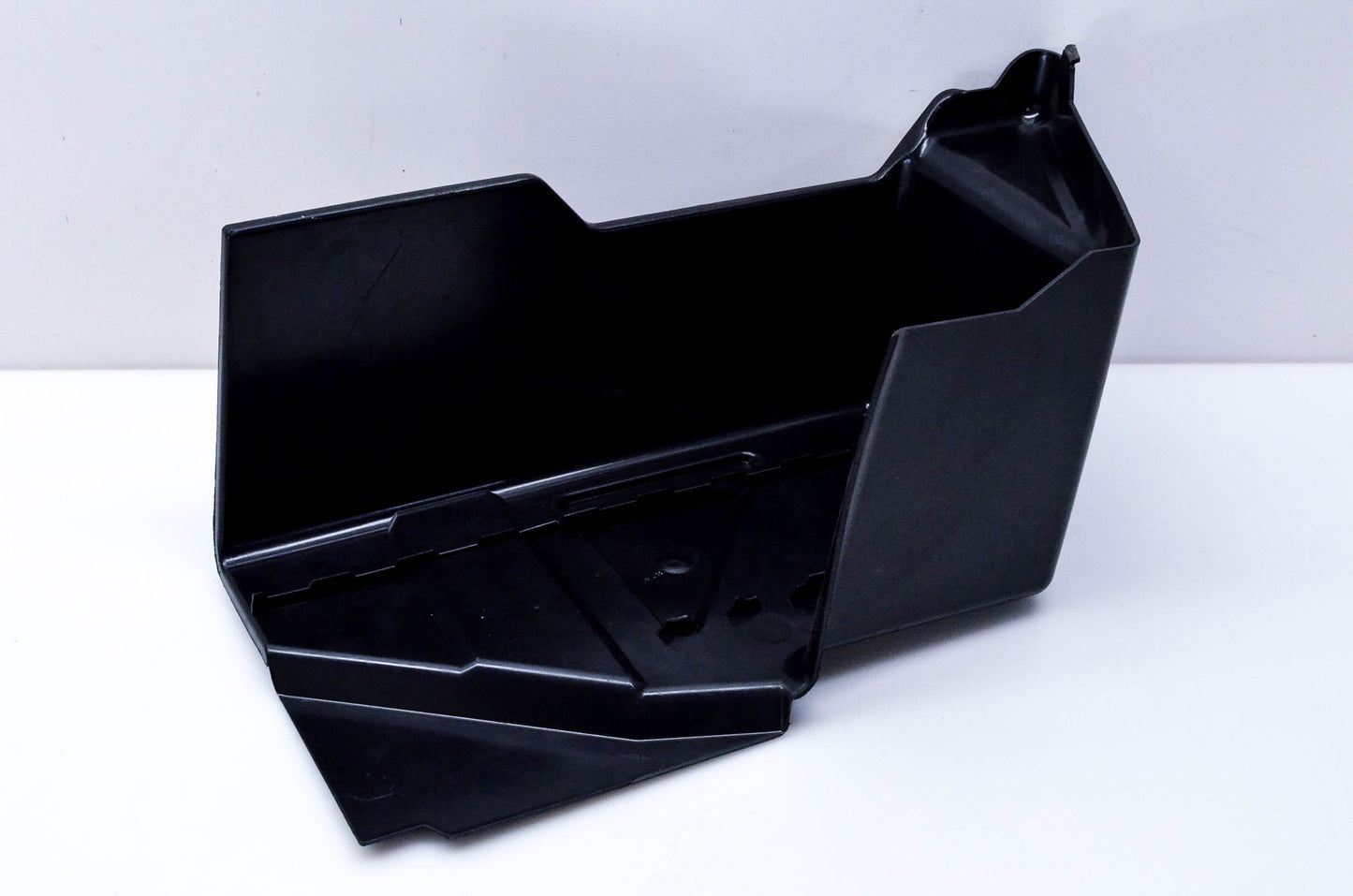 Volvo 8622335 Battery Cover